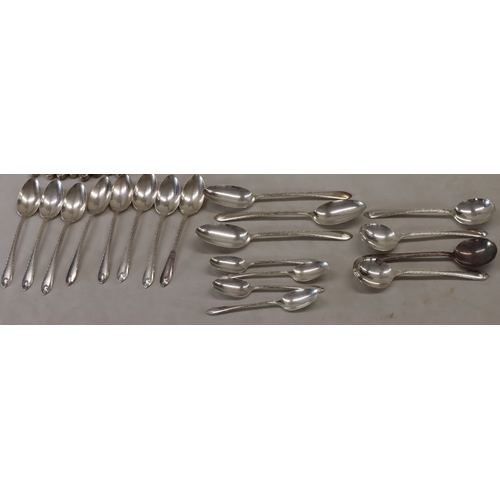 4114 - WM Rogers & Son silver plated flatware set, 8 large knives, 8 small knives, 8 large forks, 8 small f... 