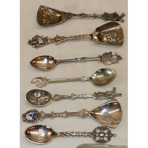 4115 - A quantity of Continental souvenir teaspoons