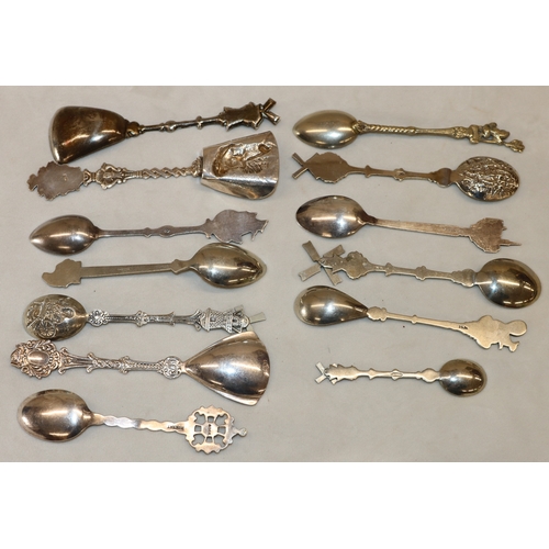 4115 - A quantity of Continental souvenir teaspoons