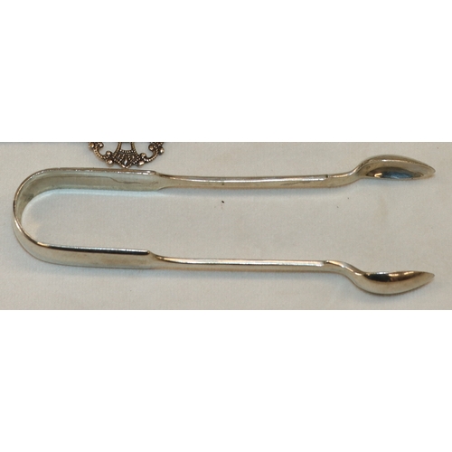 4115 - A quantity of Continental souvenir teaspoons