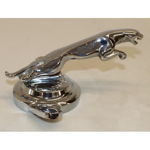 4109 - A modern Jaguar car bonnet mascot with screw fitting, 20cm long.
