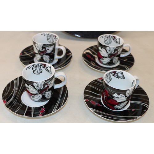 4120 - A Llewelyn-Bowen for Royal Worcester coffee set, 4 cups and 4 saucers, boxed.