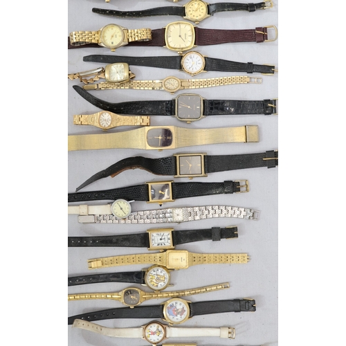 442 - A large quantity of various gentlemen's and ladies' wristwatches incl. Ingersoll, Nurses watch, Seko... 