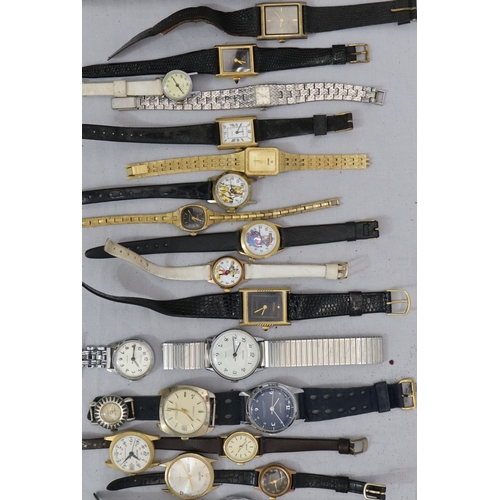 442 - A large quantity of various gentlemen's and ladies' wristwatches incl. Ingersoll, Nurses watch, Seko... 