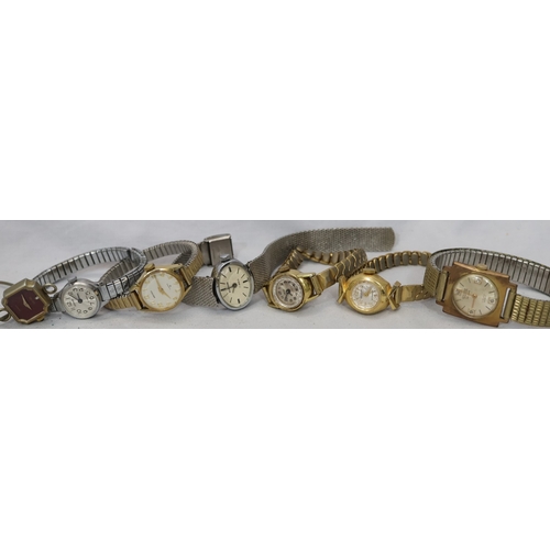442 - A large quantity of various gentlemen's and ladies' wristwatches incl. Ingersoll, Nurses watch, Seko... 