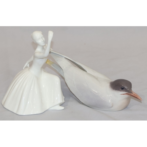 56 - A Royal Copenhagen figure of a Seagull, no. 827 (end of bottom wing part missing and restored), 27cm... 