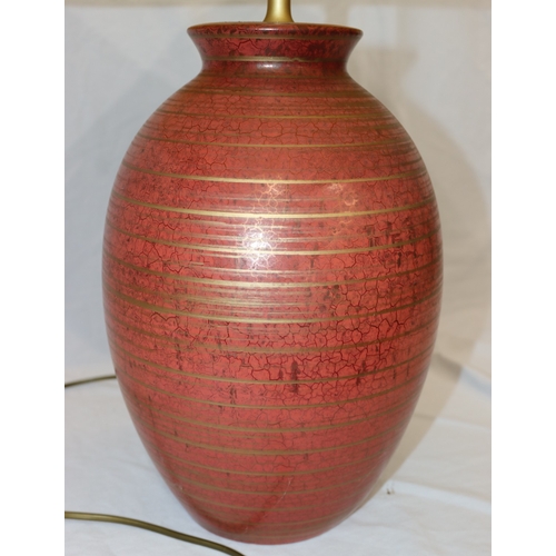 A modern lamp, 47cm high excluding shade.