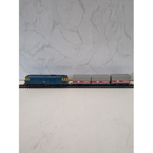 321 - Tri-Ang Hornby R758 D7063 Locomotive Freightliner