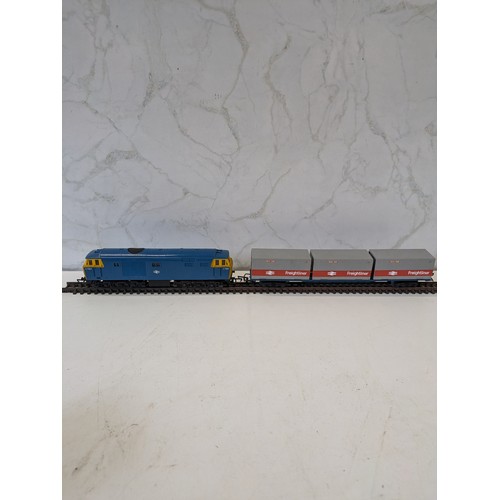 322 - Tri-Ang Hornby R758 D7063 Locomotive Freightliner