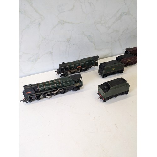 329 - A Selection Of 5 Various Tri-Ang And Hornby Locomotives