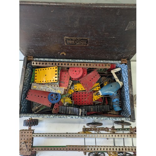 336 - A Box Of Various Vintage Meccano In A Cossor Empire Melody Maker Model 234 Boxed