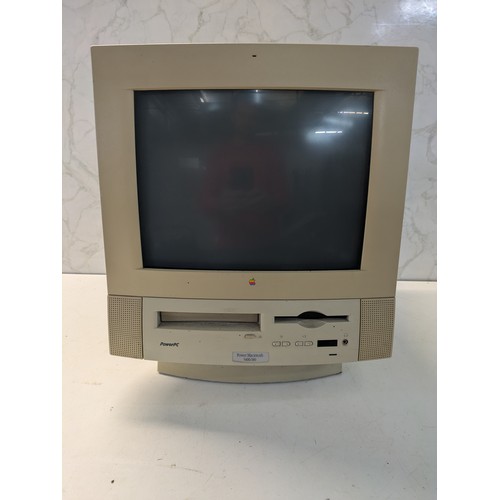 164 - Apple M3046 Power Macintosh 5400/180 Computer