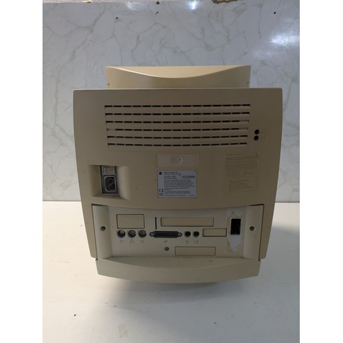 164 - Apple M3046 Power Macintosh 5400/180 Computer