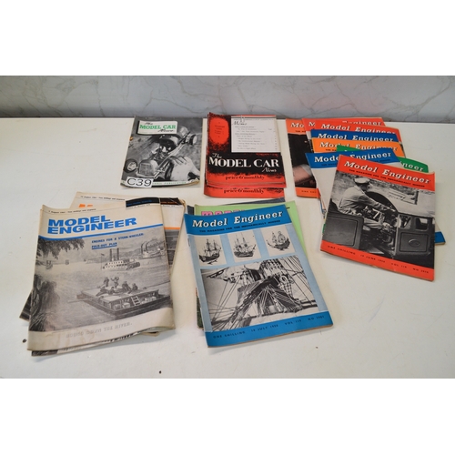 419 - Stack Of Vintage Model Car Magazines