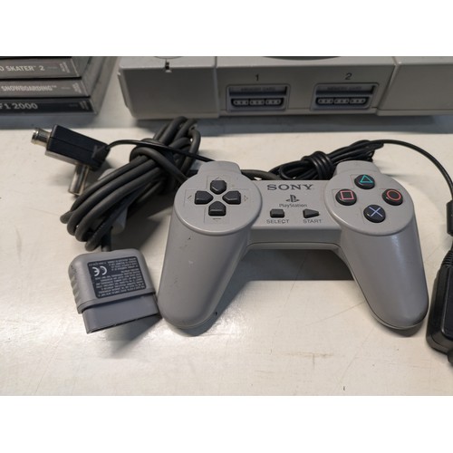 119 - Sony Playstation 1 Original Console With A Selection Of 6 Games