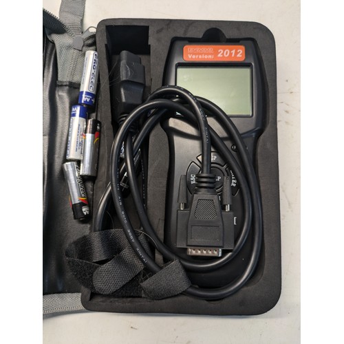 120 - An Autop D909 Obd2 Vehicle Fault Code Reader Diagnostic Tool