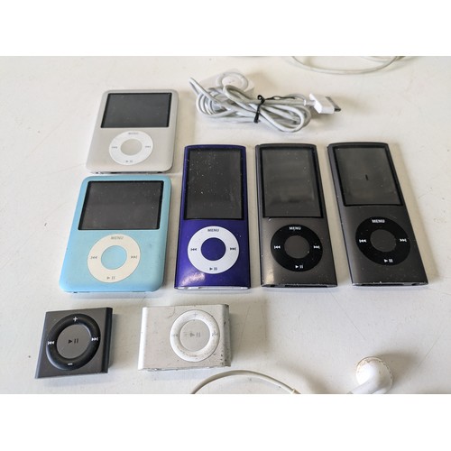 115 - A Selection Of 5 Apple Ipod A1236, A1285 And A1320 And 4 Ipod Minis