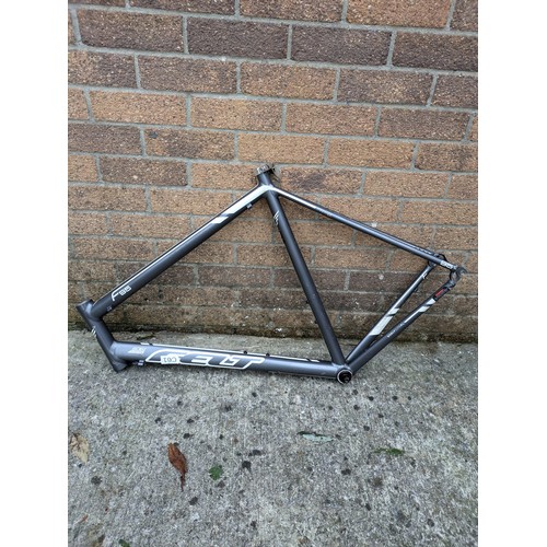 40 - Felt 6061 Mountain Bike Frame