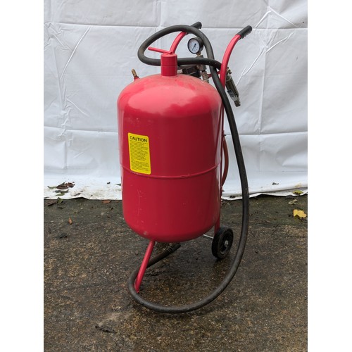 325 - 20 Gallon Sand Blaster With Gun And Air Trap - Model Xh-Sb20