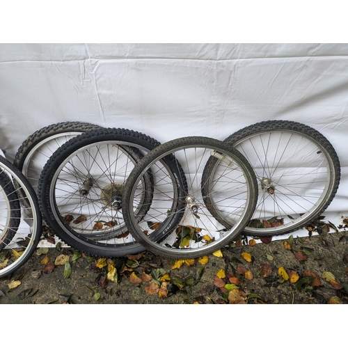 19 - A Selection of 10 Push Bike Wheels