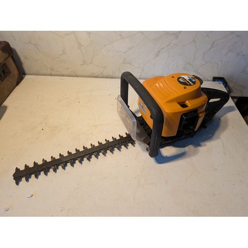 35 - Mcculloch Gladiator 550 Petrol Hedge Trimmer