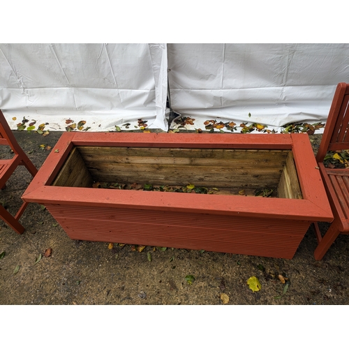 53 - A Garden Planter With 4 Chairs