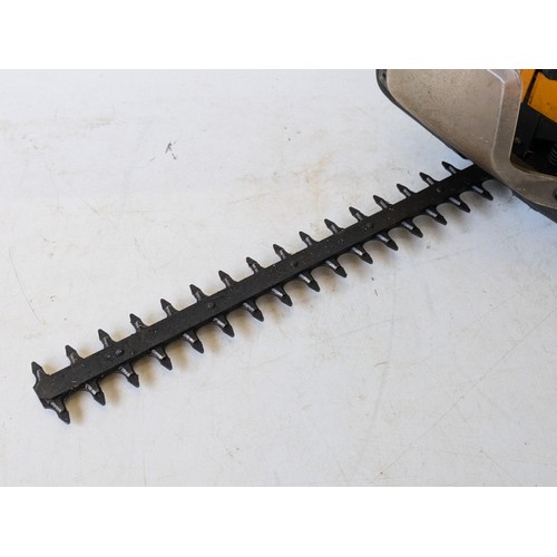 47 - Mcculloch Virginia MH542p Petrol Hedge Trimmer