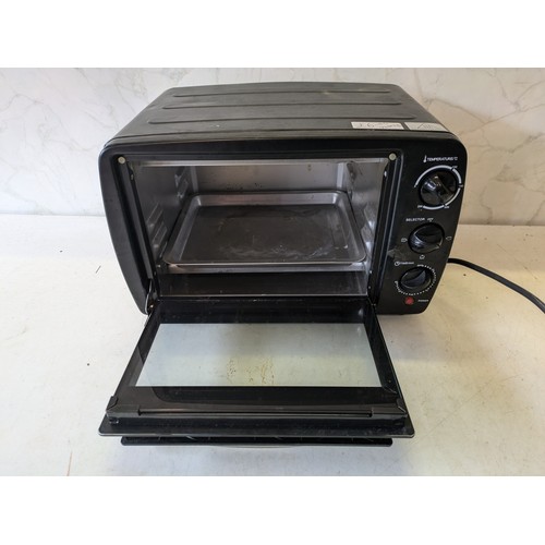 236 - lloytron counter top electric oven