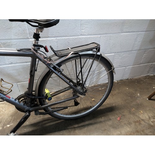 92 - A Trek Navigator T30 Push Bike