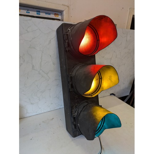 245 - traffic light with 240v power supply