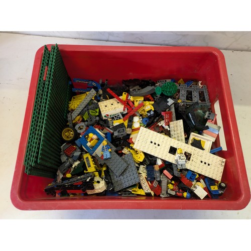 422 - a box containing a large quantity of Lego and Minifigures