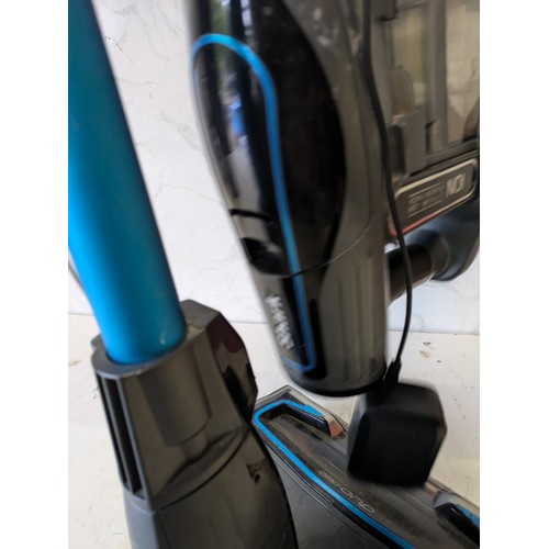 268 - a shark duo zone vacuum with charger - working