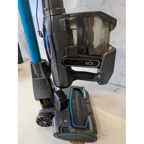 268 - a shark duo zone vacuum with charger - working