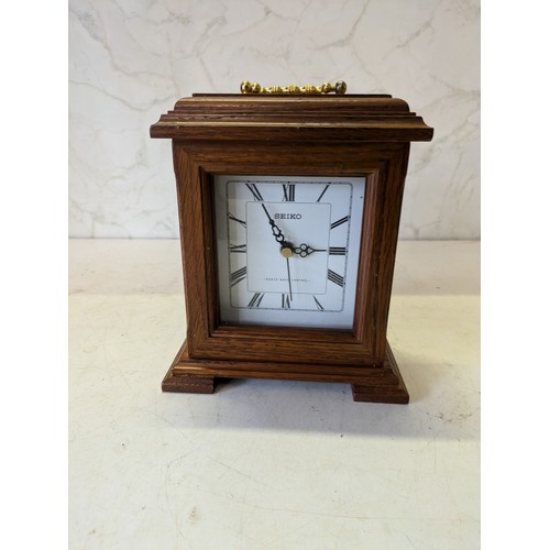 525 - a Seiko quartz radio wave control mantle clock