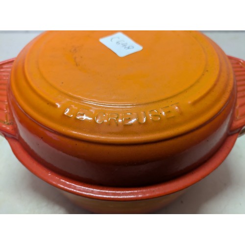 524 - a Le creuset sunburst casserole dish with lid