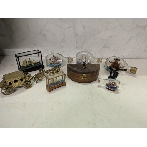 522 - a selection of trinkets including ships in bottles and a brass horse and carriage