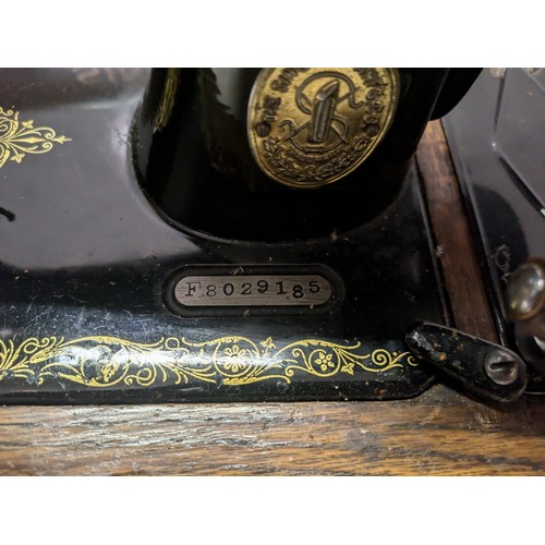 191 - singer 99k sewing machine in case