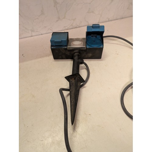 610 - an outdoor twin 240v outlet with timer