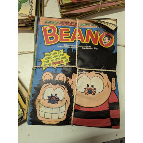 425 - a large selection of Beano magazines/comics