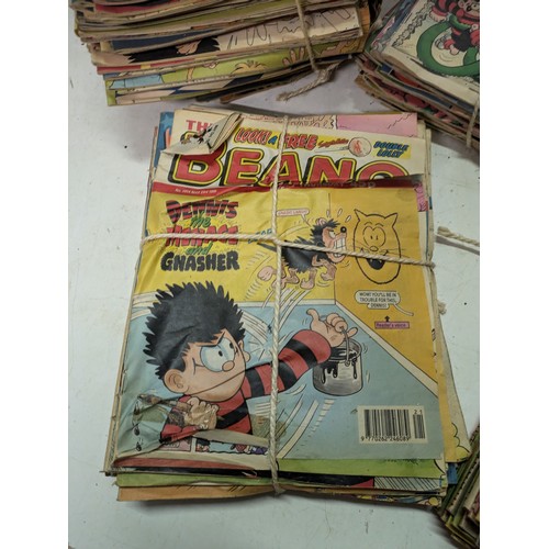 425 - a large selection of Beano magazines/comics