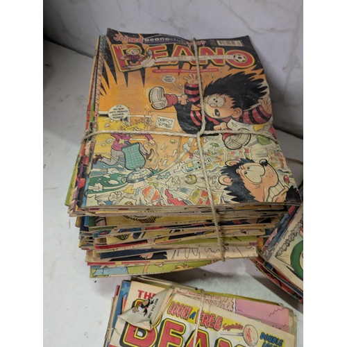 425 - a large selection of Beano magazines/comics