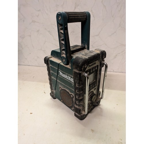 614 - Makita bnr102 portable site radio