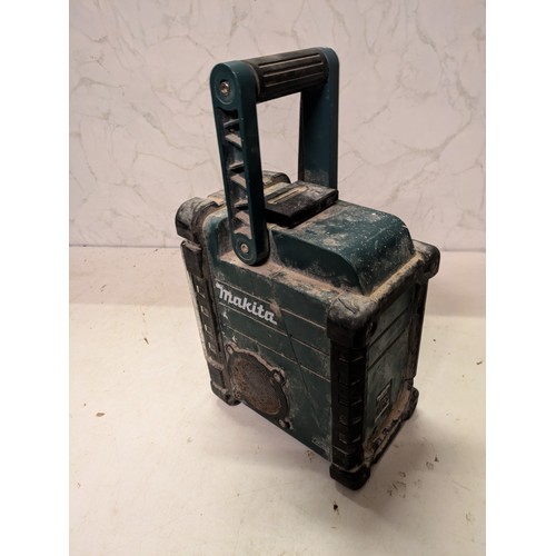 614 - Makita bnr102 portable site radio