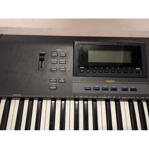 252 - Yamaha qs300 keyboard Synthesiser