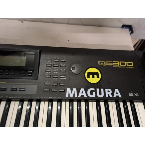 252 - Yamaha qs300 keyboard Synthesiser