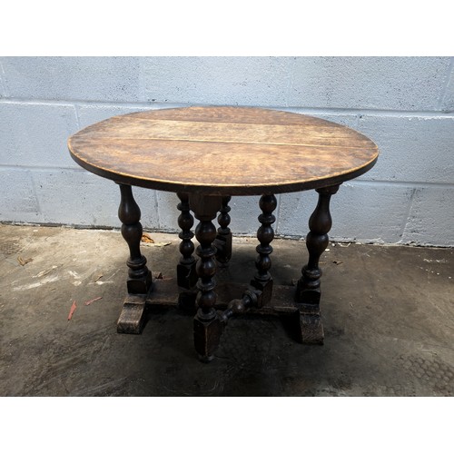 169 - An Antique Small Oval Drop Leaf Oak Coffee Table - approx 68x60x48cm