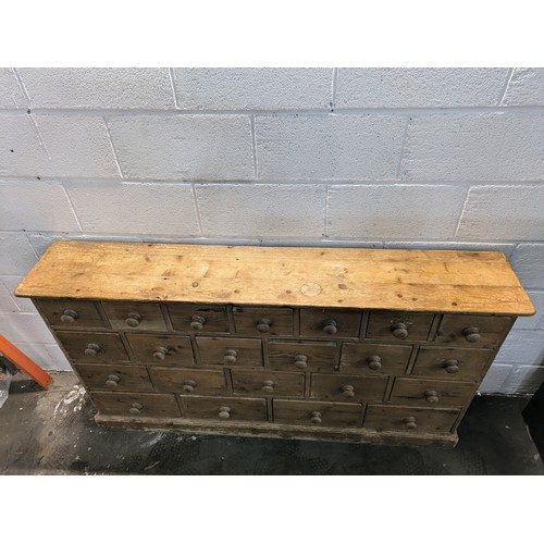 173 - A Vintage Pine 22 Drawer Side Cabinet Unit - approx 164x30x90cm