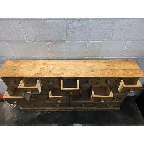 173 - A Vintage Pine 22 Drawer Side Cabinet Unit - approx 164x30x90cm