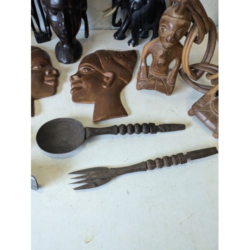 440 - a selection of African wood trinkets including ebony etc