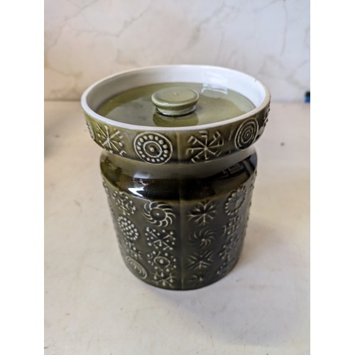 457 - port meiron totem green ceramic jar